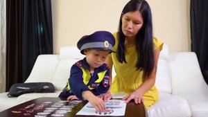 Малыш полицейский на машинке ловит воришку