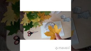 Ваза из кленовых листьев