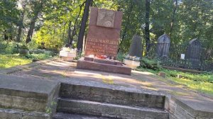 На лютеранском кладбище Петербурга.