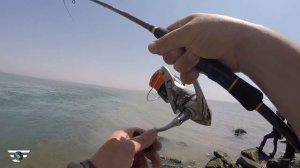 Как рыбачат и что едят в Китае? Ловля морского окуня во время отлива. Favorite World Fishing.