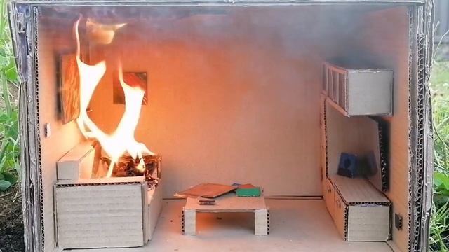 ПОЖАР В КВАРТИРЕ! ГОРИТ ГОСТИНАЯ ИЗ КАРТОНА! | FIRE IN THE LIVING ROOM! смотреть онлайн