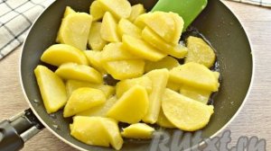 Картошка с шампиньонами в сметане на сковороде