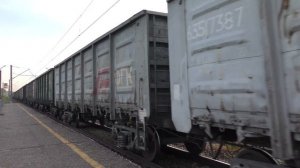 Электровозы 2ЭС5К-511 и ВЛ80С-2713 с грузовыми поездами