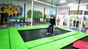 Невероятные сальто. В батутной центре города Грозный