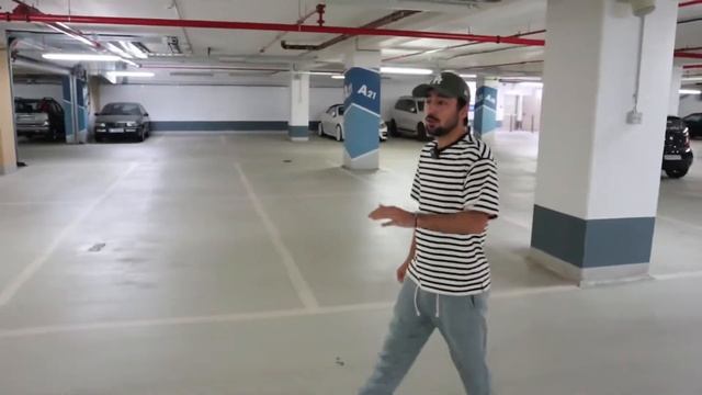 Прогулка по паркингу В Берлине смотреть онлайн