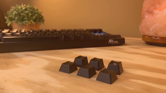 This inexpensive mechanical keyboard is AMAZING... (Royal Kludge keyboard review)