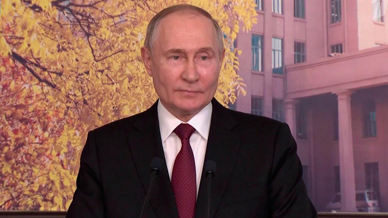 После посещения Политехнического университета в Харбине Владимир Путин ответил на вопросы журнали...