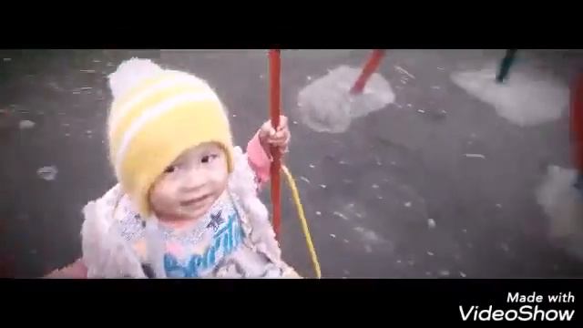 первый раз на качелях