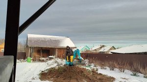 Мини экскаватор кубота ю́ 008 и Мини думперы вывозят грунт