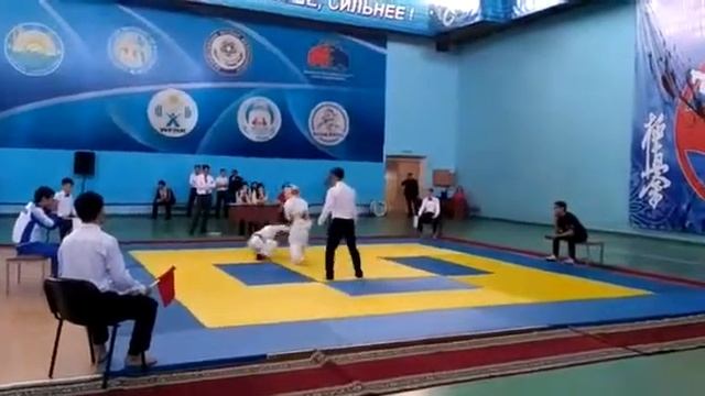 Еламан Амангазы 1 бой смотреть онлайн