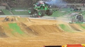 Monster Jam 2022 Melbourne - Grave Digger freestyle ends in FLAMES!