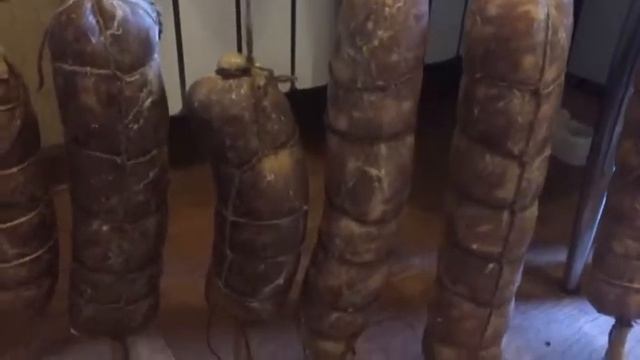 Колбаса рубленная из конины перед копчением.