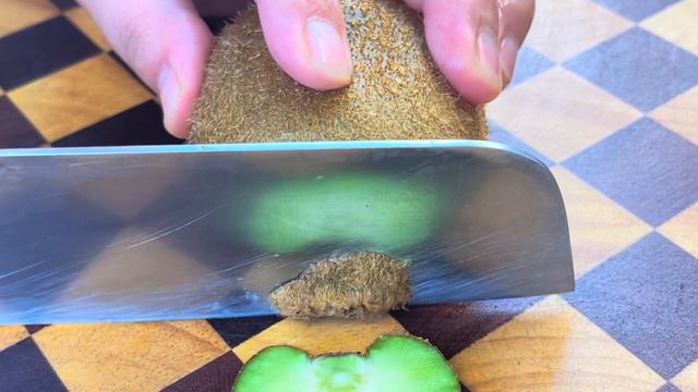 今天才知道，獼猴桃去皮原來這麼簡單，1個勺子就搞定，不臟手不留汁，太厲害了【美食樂樂媽】，#獼猴桃料理，#獼猴桃食譜，Peel kiwi fruit，food，like，#獼猴桃去皮做法