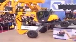 Японский экскаватор паук