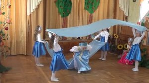 танец реченьки! моя Дашуля в главной роли