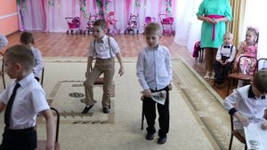 Танец джентльменов с газетой