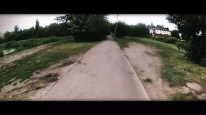 Настя и папа вдвоем на велосипеде катаются по городу в каникулы \ Like Family