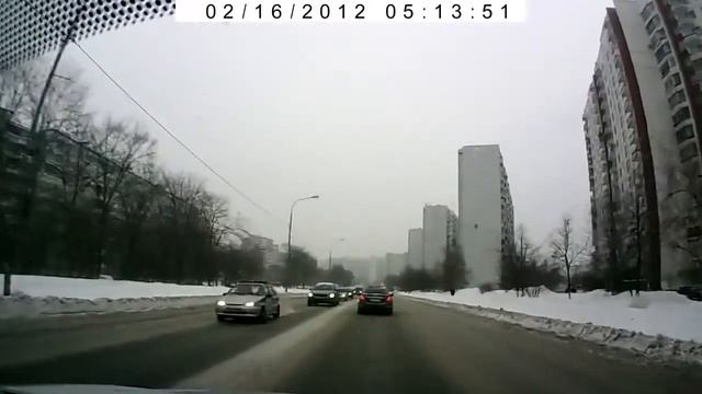 Крутое авто сбило человека на пешеходной дороге смотреть онлайн