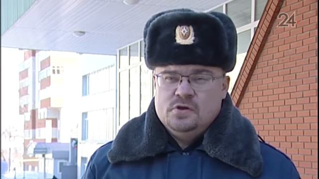 Пожарным и врачам могут разрешить идти на таран во дворах, если им мешают припаркованные автомобили смотреть онлайн