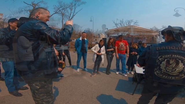 Доберман любит мотоциклы. Открытие мотосезона 2021. Кастом байки. Поедание бургеров на скорость. смотреть онлайн