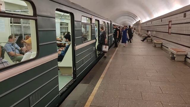 Прибытие и отправление Номерного со станции Проспект мира КРЛ смотреть онлайн