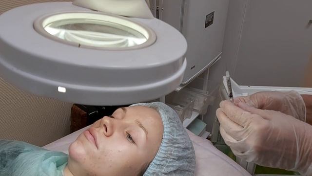 АирисКом студенты учатся: применение лидазы для уменьшения объема тканей у подбородка.