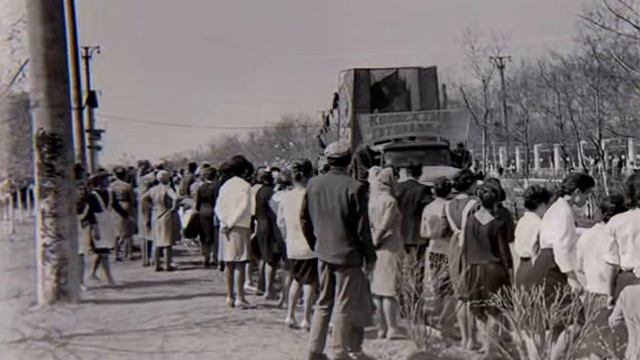 Первомайская демонстрация.60-ые годы. улица Советская. г.Черногорск./ May Day parade. 1960 years смотреть онлайн