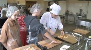 Студенты Ярославского колледжа индустрии питания провели мастер-классы для школьников