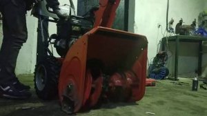 Испытания шнека снегоуборщика на работоспособность после ремонта.