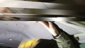 Ремонт обивки потолка автомобиля, без снятия, обойным клеем