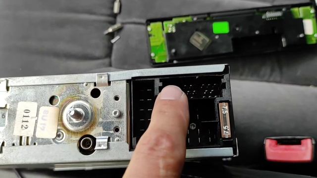 A8 D2 КАК СНЯТЬ МАГНИТОЛУ.
