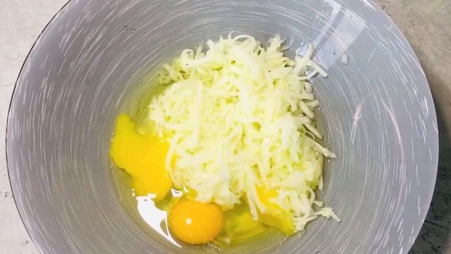 Лисички в омлете с кабачком - вкусный завтрак для всей семьи смотреть онлайн