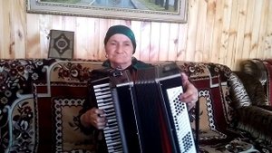 НАЗИФАТ ЧОТЧАЕВА - карачаевская гармонистка!  Видео съёмки Байдымат Кечеруковой от 26.07.2017.