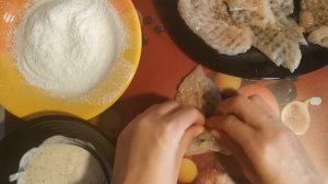 Куриные рулетики с начинкой на сковороде