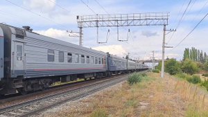 ЭП1-083 с поездом №194 Челябинск - Севастополь