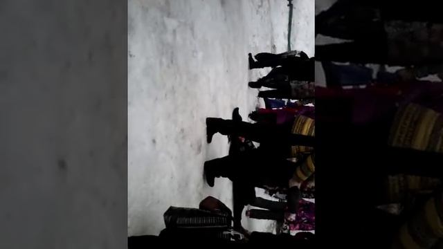 Пьяная женщина хватает подростка за волосы и бьёт незачто смотреть онлайн