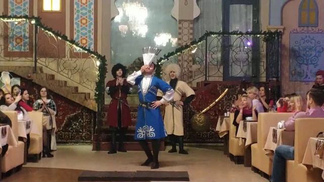 ЛЕЗГИНКА С КИНЖАЛАМИ / КАВКАЗСКИЕ ТАНЦЫ В САМАРЕ смотреть онлайн
