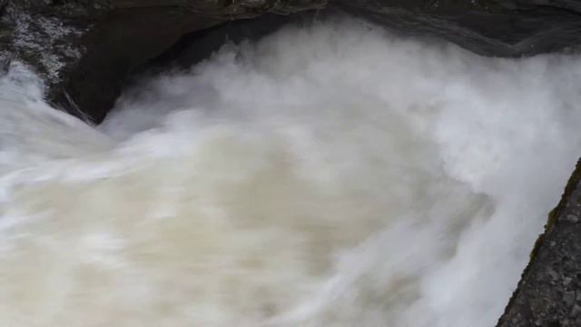 Водопад в Алтындере.