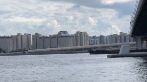 Невский -33 идёт на разворот