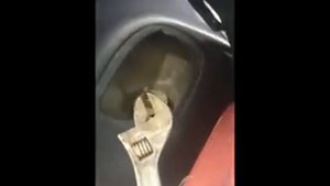 замена заднего амортизатора Mitsubishi colt VI