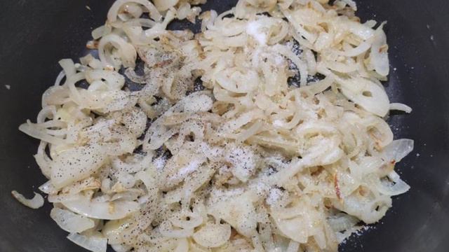 Салака с луком в томате