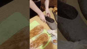 Валяние .проклейка подошвы и стелек на тапочках .