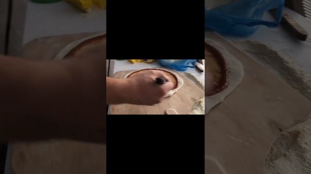 Приготовление пиццы в помпейской печи на дровах смотреть онлайн