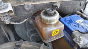 Как заменить тормозную жидкость. Ревизия части тормозной стстемы Калина кросс.