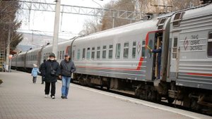 ПАССАЖИРСКИЙ ПОЕЗД № 425 КИСЛОВОДСК- СИМФЕРОПОЛЬ ОТПРАВЛЯЕТСЯ ОТ СТАНЦИИ КИСЛОВОДСК.
