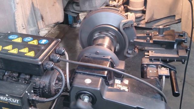 Проточка тормозных дисков без снятия. На оборудовании PRO-CUT смотреть онлайн