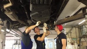 Geely Atlas установка дефлекторов, брызговиков и алюминиевая защита днища.