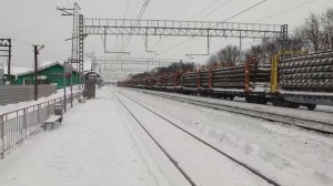 Железная дорога. Электровоз ВЛ10У-1022 с хозяйственным поездом.