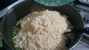Рис басмати с овощами и мясом.                                (ارز بسمتي بالخضار واللحمه)