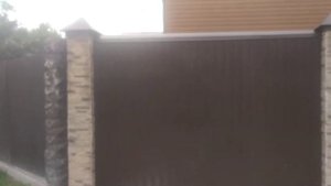 Вариант отделки старого кирпичного забора.